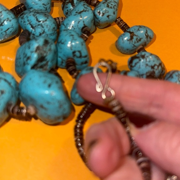 Hand Crafted Turquoise dyed Howlite and disc Necklace - Picture 2 of 4